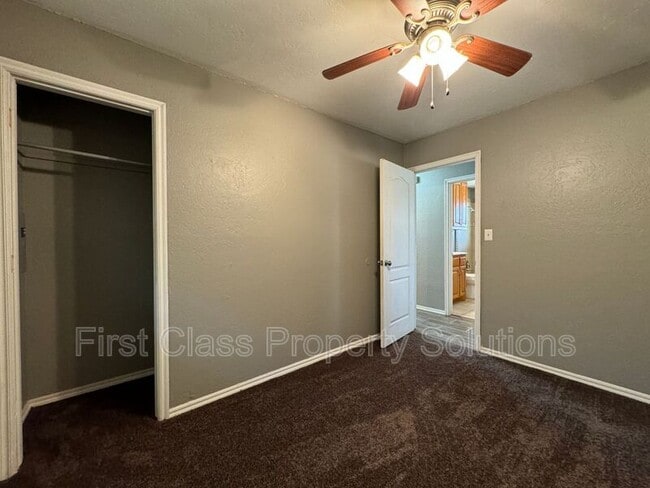 Building Photo - 704 N Gale Ave