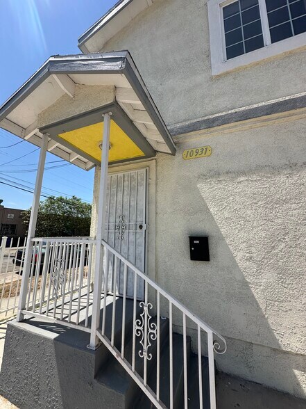 Building Photo - 10929 Compton Ave