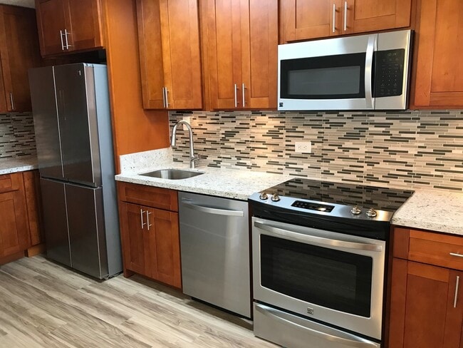 Building Photo - Waikiki! Marina Towers-Large, 2 Bdrm., 1.5 bath, cov'd pkg./washer/dryer in apt.
