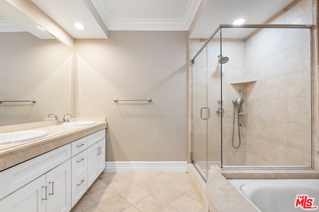 Building Photo - 850 Croft Ave