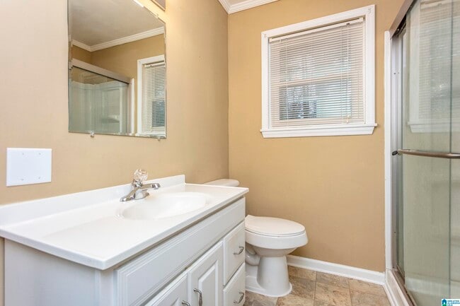Building Photo - 506 Vardar Ln