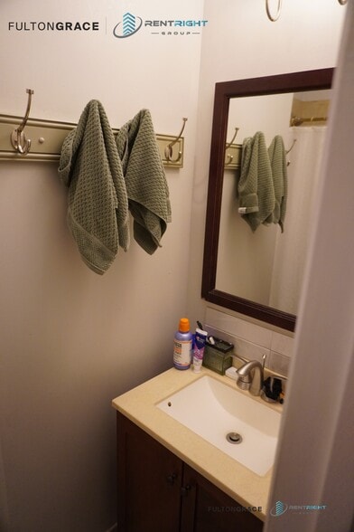 Building Photo - 1846 W 18th St