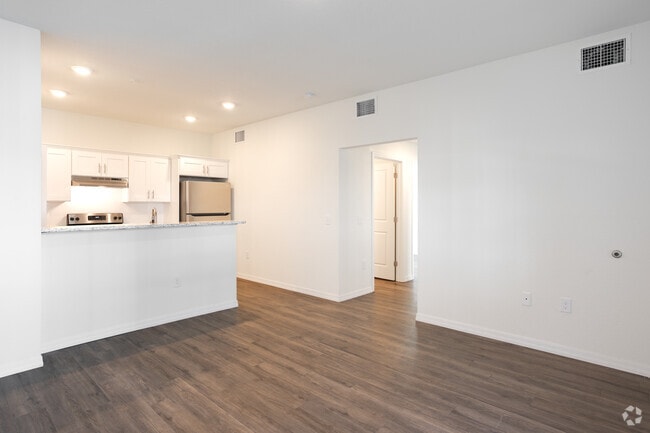 2BD, 2BA - 850SF - 915 Ariana Apartment Community