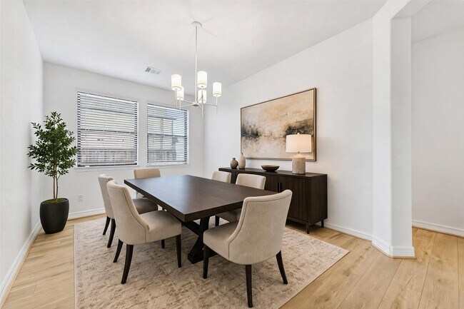 Building Photo - 4116 Silver Fls