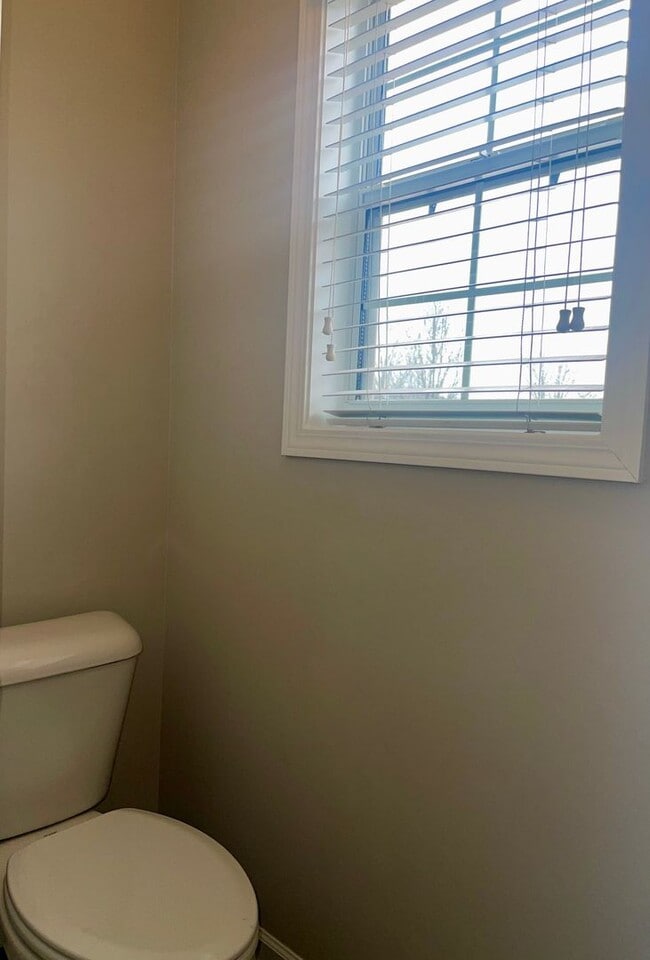 Building Photo - 4 Bed/2.5 Bath Home In Swim/Tennis Community in McDonough