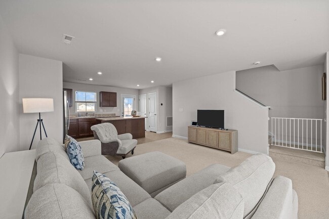 Building Photo - 160 Day Song Ct