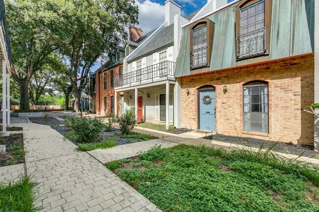 Building Photo - TERRELL HILLS TOWNHOUSE