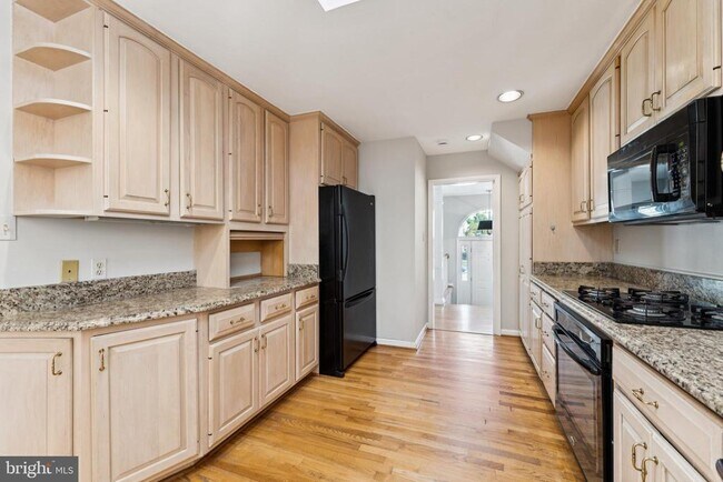 Building Photo - 7702 Leesburg Dr