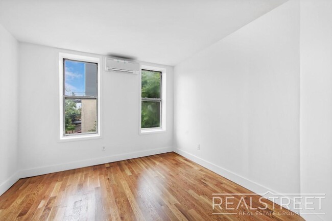 Building Photo - BRAND NEW 3 BED 2 Bath in Bushwick!