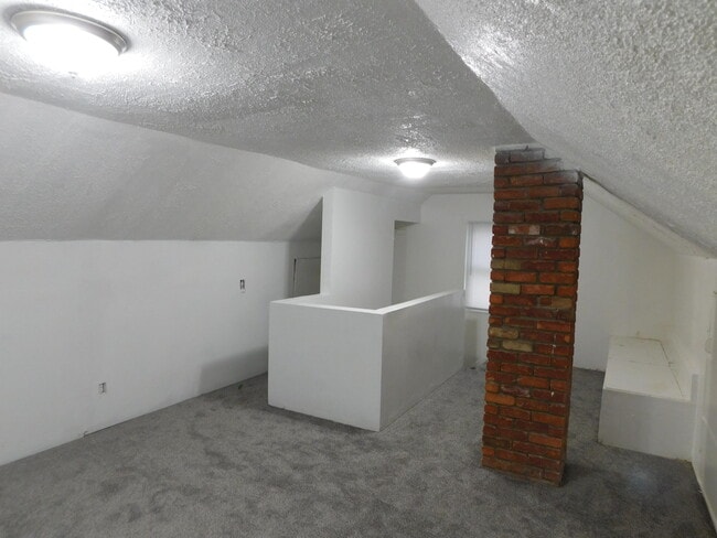 Building Photo - 6490 Stahelin Ave