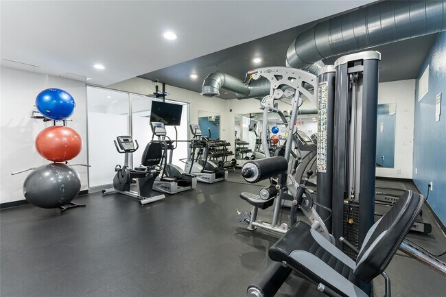 Building Photo - 401 Golden Isles Dr