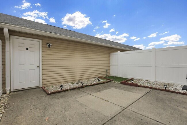 Building Photo - 243 Oxford Oak Dr