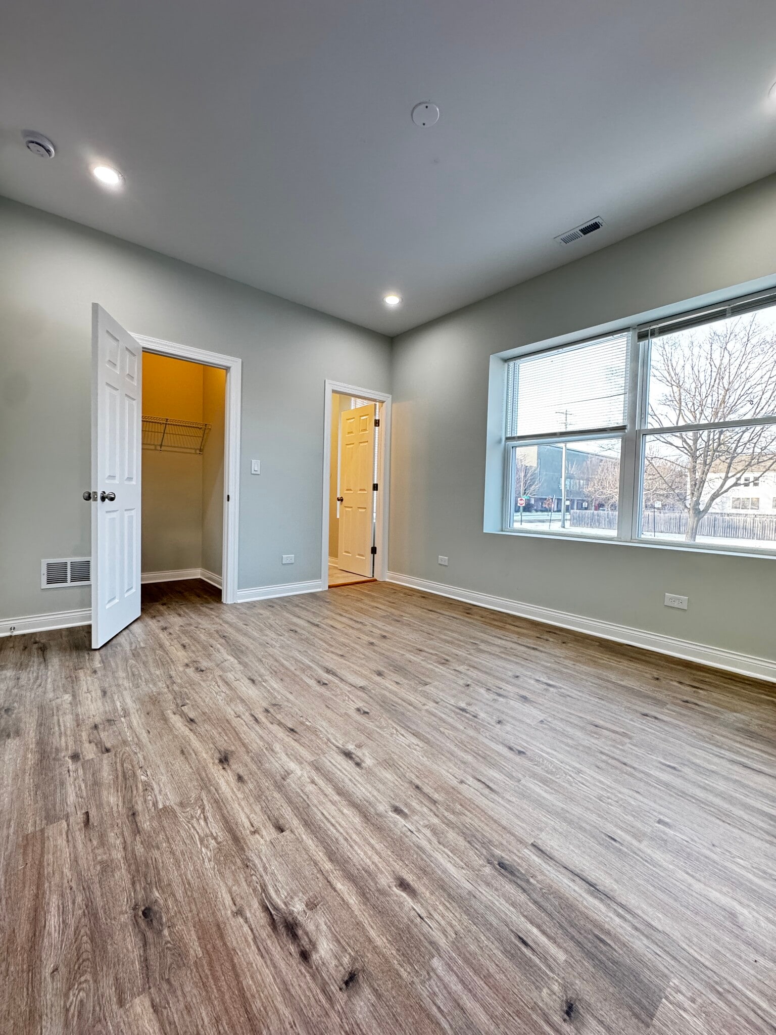 Building Photo - 6807 S Paulina St