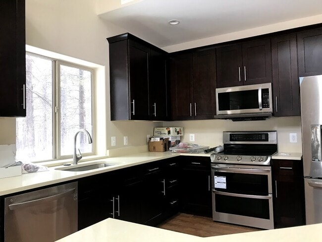 Building Photo - 921 Rainbow Mine Rd