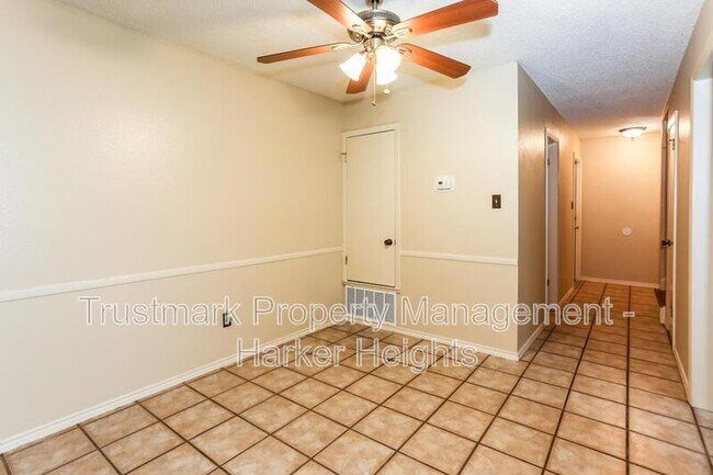 Building Photo - 1208 Westway Cir