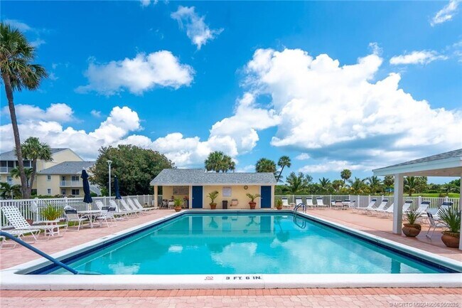 Building Photo - 5553 NE Gulfstream Way