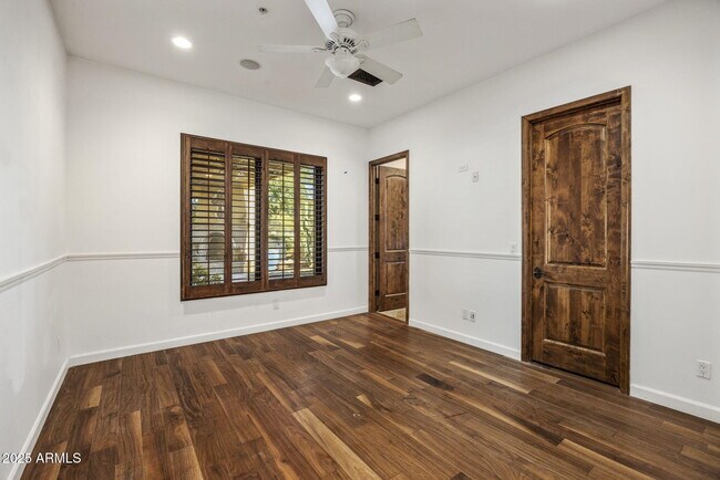 Building Photo - 9222 E Rimrock Dr