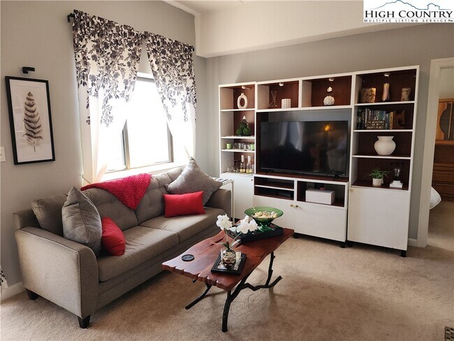 Building Photo - 303 Sugar Top Dr