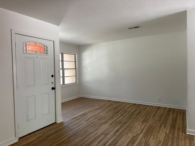 Building Photo - 4 Bedroom
