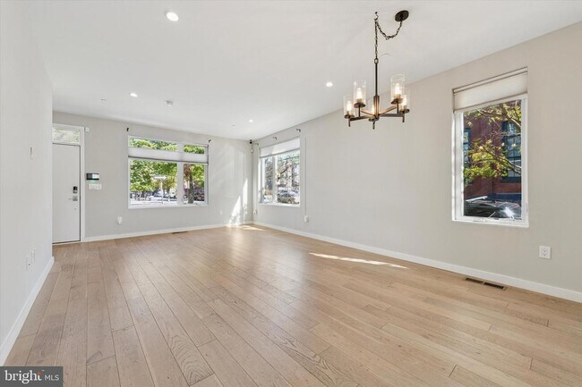 Building Photo - 120 W Oxford St