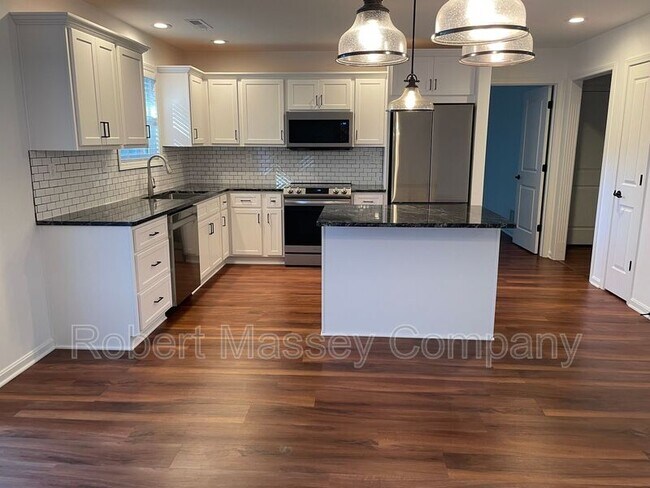 Building Photo - 8505 Saurel Dr