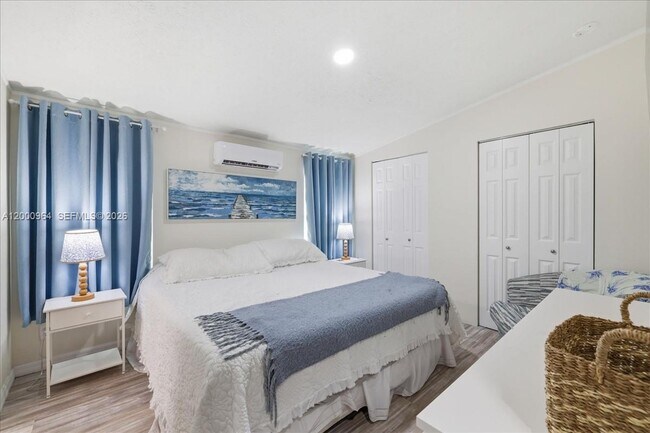 Building Photo - 851 Arapaho