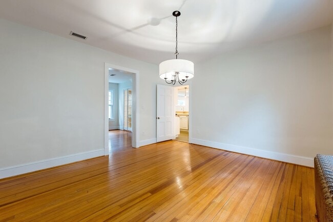 Building Photo - Classic Chevy Chase Charm in NW DC Availab...