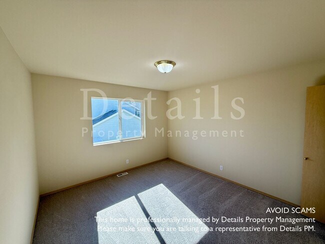Building Photo - Large 3+ Bedroom Home in Port Orchard w/Ne...