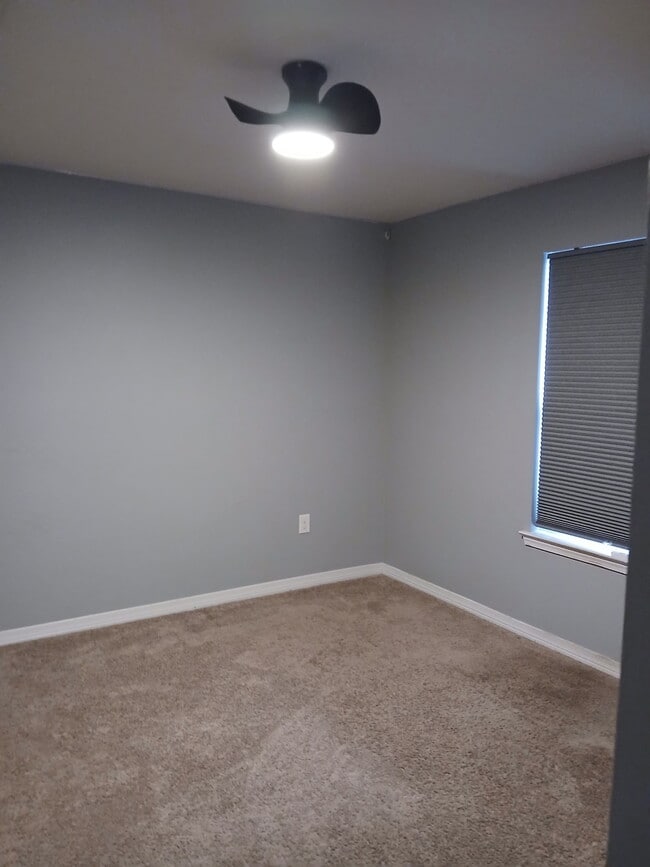 Building Photo - 5849 Fairlands Rd