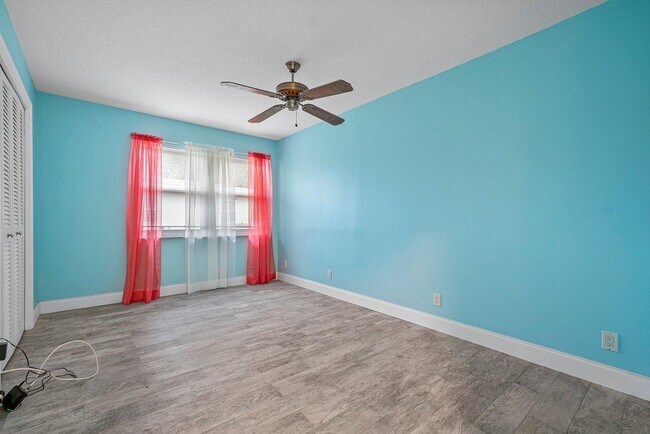 Building Photo - 270 High Point Blvd