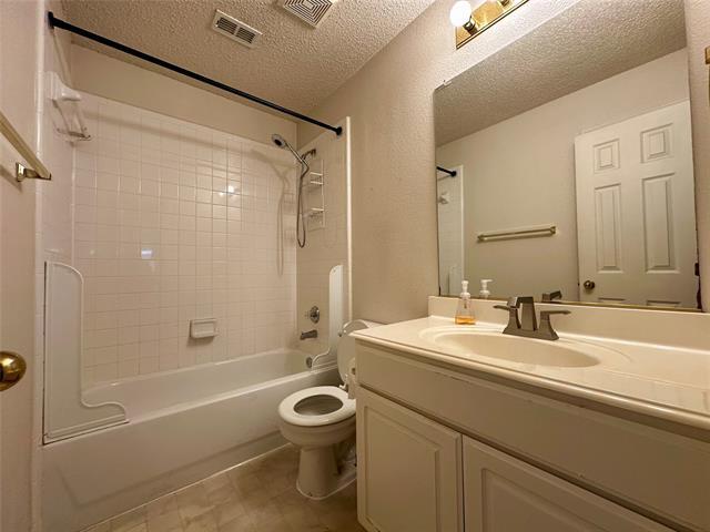 Building Photo - 8240 Fountain Ridge Dr