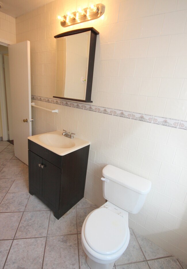 Interior Photo - DITHRIDGE STREET -- 079
