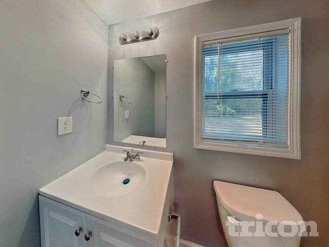 Building Photo - 2445 Hillboro Cir S W