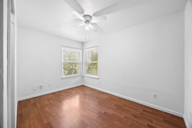 Building Photo - 4611 Lennox Dr