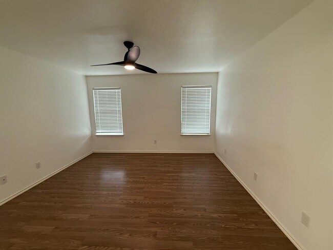 Building Photo - 18121 Skysail Dr