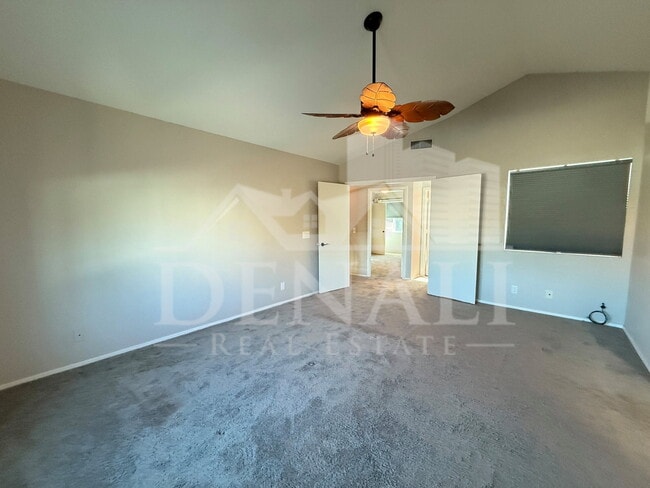 Building Photo - 1114 S Surfside Dr