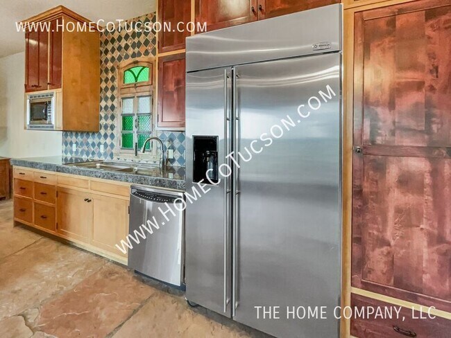 Building Photo - 1621 E Crimson Canyon Pl