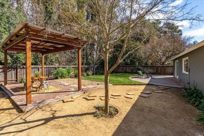 Building Photo - Charming Three Bedroom Browns Valley Retreat