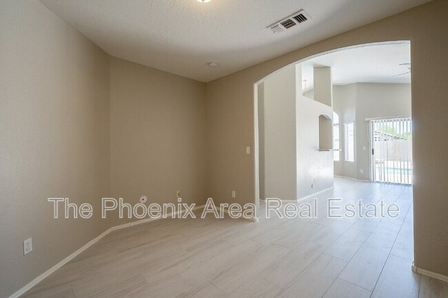 Building Photo - 1070 W Chilton Dr