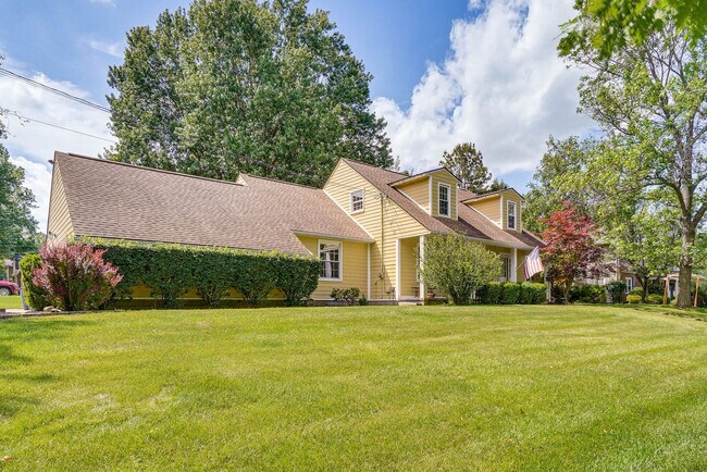 Building Photo - 970 Sandy Ln