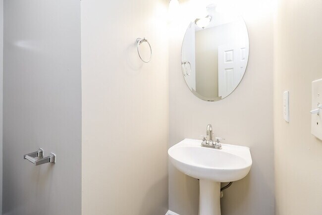 Building Photo - 4834 Hopewood Ln