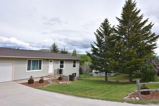 Building Photo - 222 Ridgeway Dr