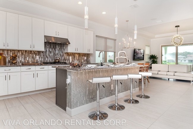 Building Photo - 10793 Royal Cypress Way