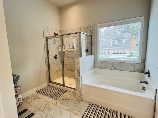 Building Photo - 4088 Brookmont Way