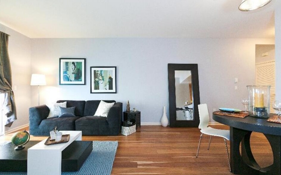 Building Photo - 301 Crescent Ct