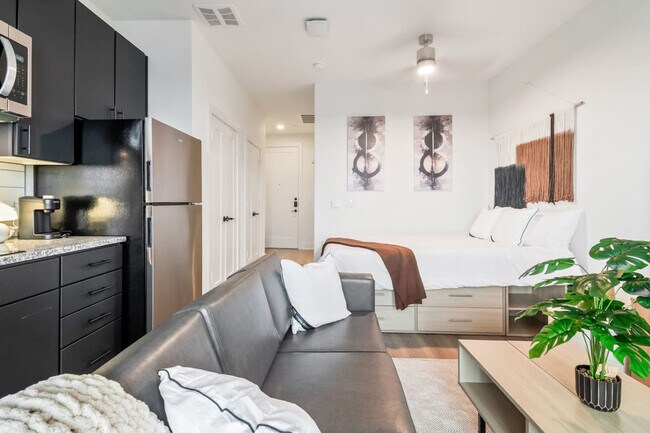 Building Photo - 701 Richmond Ave.