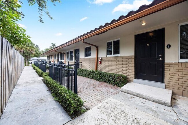 Building Photo - 404 SE 16th St