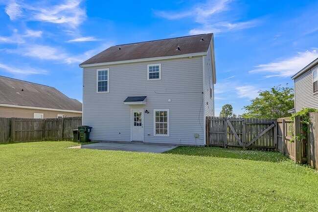 Building Photo - Charming 3BR Home with Private Fenced Backyard in Hunter’s Bend – Move-In Ready!