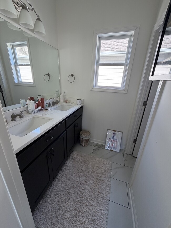 Building Photo - 215 Honeysuckle Wy