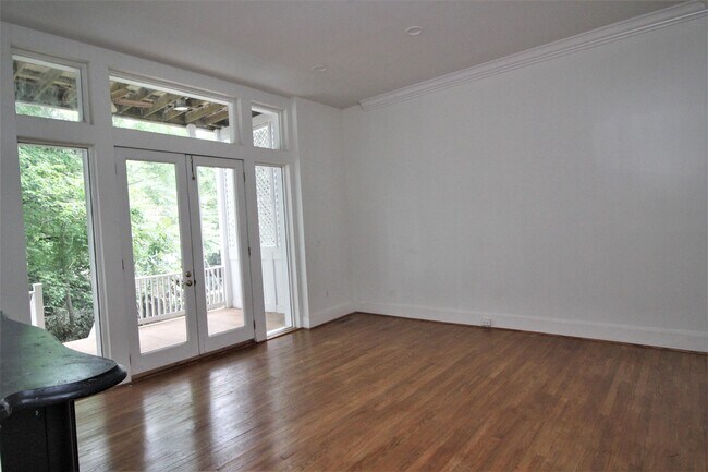 Building Photo - 1511 Bolton St